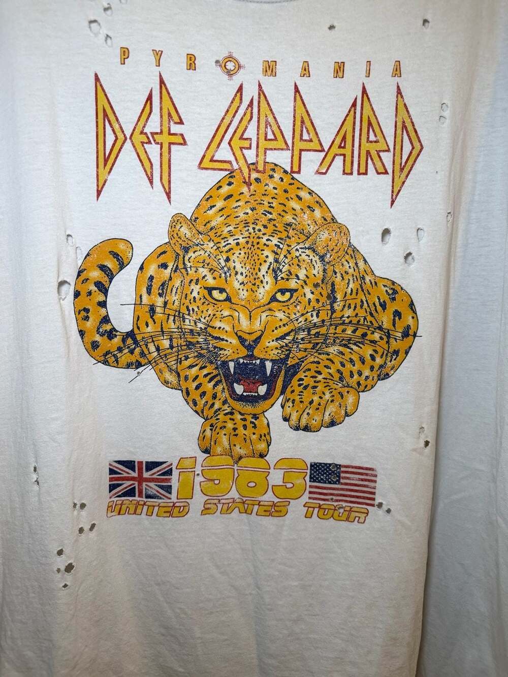Oversized Def Leppard Band Distressed White 1983 Pyromania US Tour Tee Shirt XL